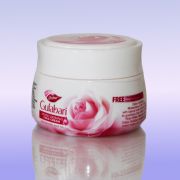 Крем с запахом Роз с омолаживающим эффектом Gulabari 30g